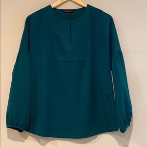 Silky Look Banana Republic Top